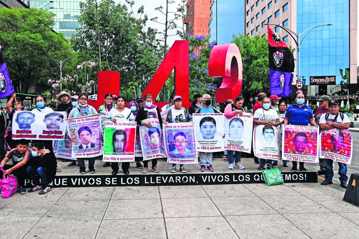 Familiares de Ayotzinapa responden a AMLO: “Presidente nos ha mentido, engañado y traicionado”