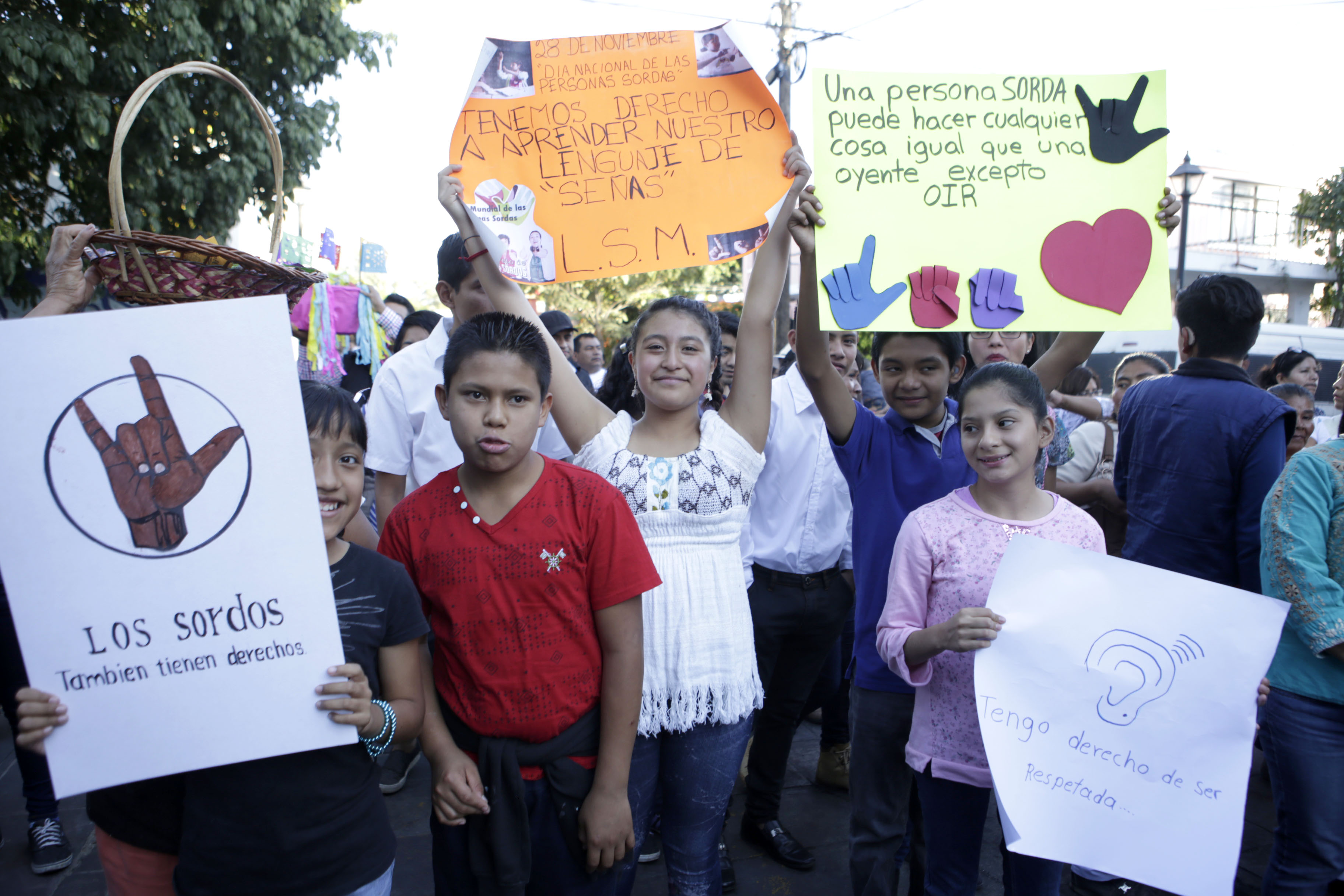 Conmemoran en Oaxaca el Día Nacional de las Personas Sordas