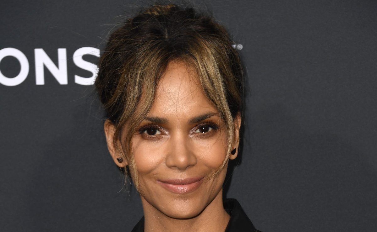 Halle Berry celebra San Valentín en ropa interior con su novio