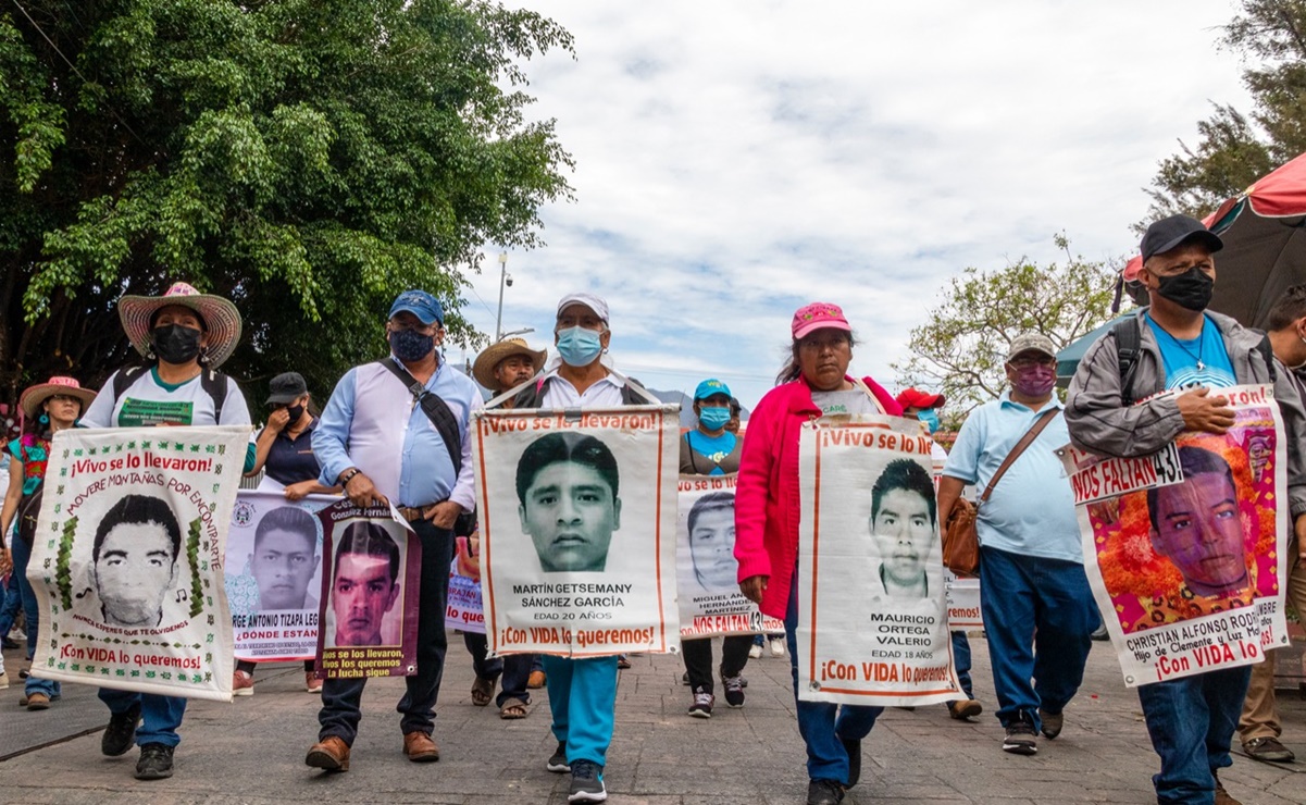Papás de los 43 de Ayotzinapa: "no permitiremos que en archivos militares se sepulte la verdad"