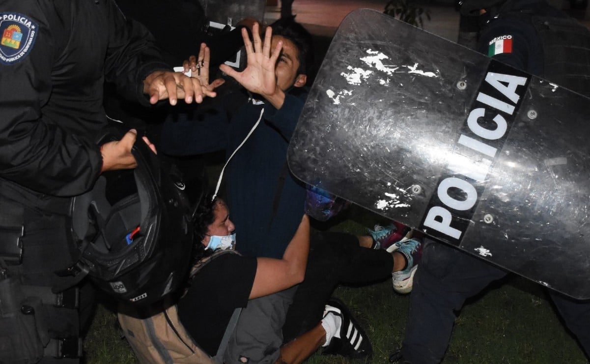 Separan del cargo a Eduardo Santamaría, director de Seguridad en Cancún, tras dispersar a balazos protesta