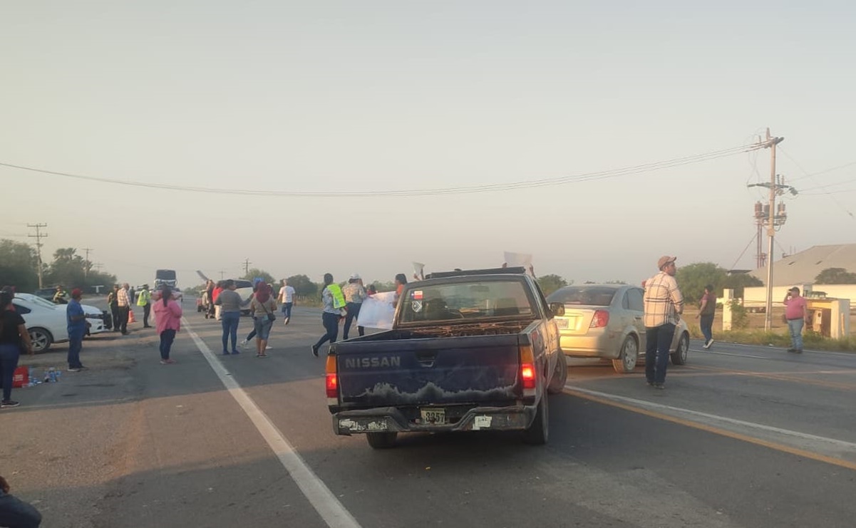 Tras retiro de productores agrícolas, familiares de desaparecidos cierran carretera federal en Tamaulipas