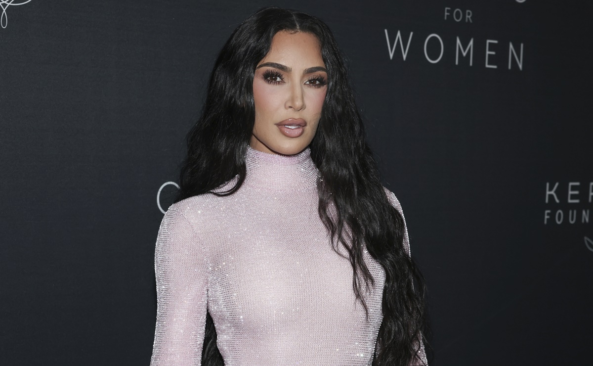 Kim Kardashian presume sus curvas de infarto con ropa interior en selfie