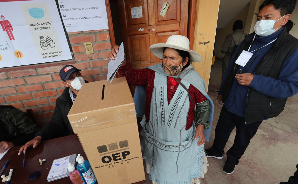 Tras 9 horas de votación, cierran colegios electorales en Bolivia