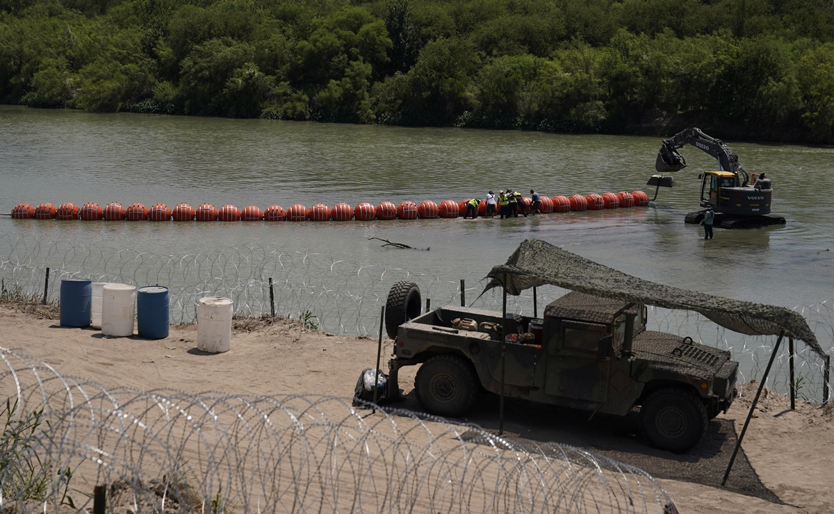 Muro flotante en el Río Bravo va contra política migratoria de EU: Ken Salazar