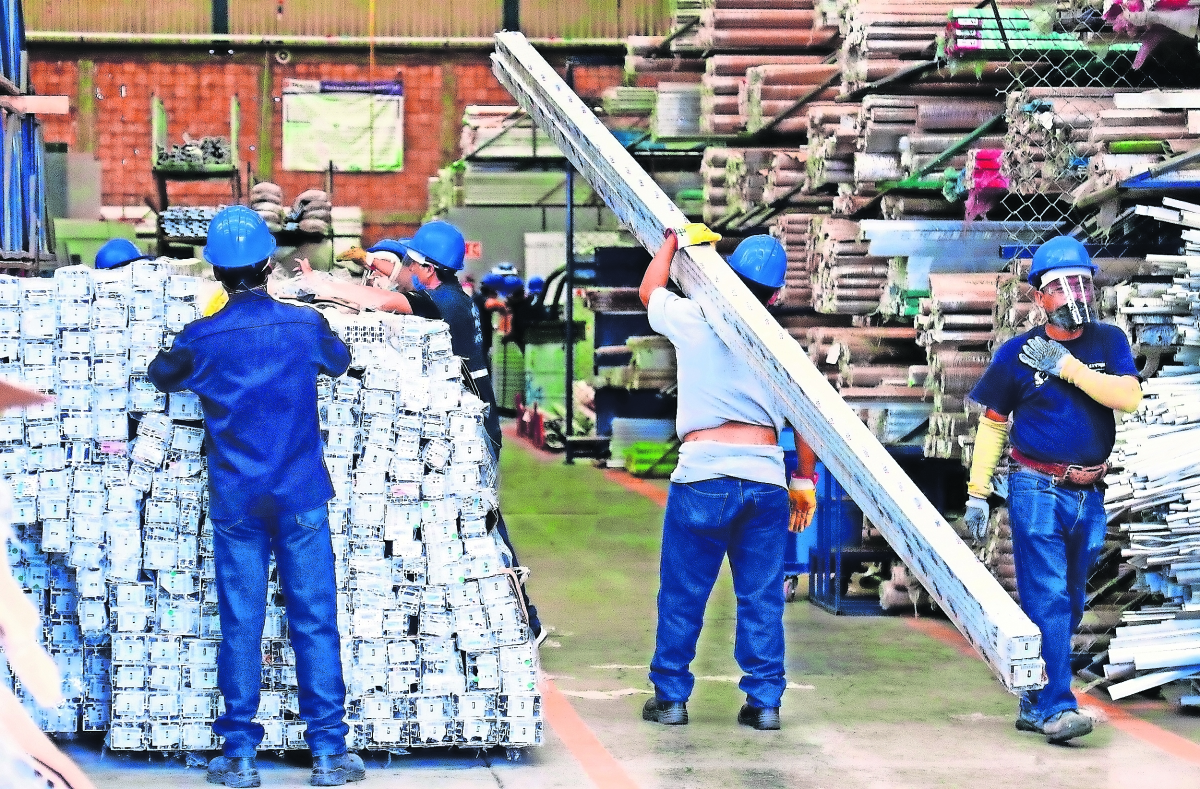 Se recupera actividad industrial en mayo por dinamismo en construcción