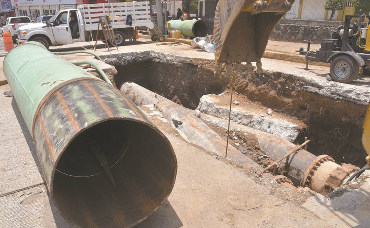 Fuga de agua genera desabasto en Naucalpan