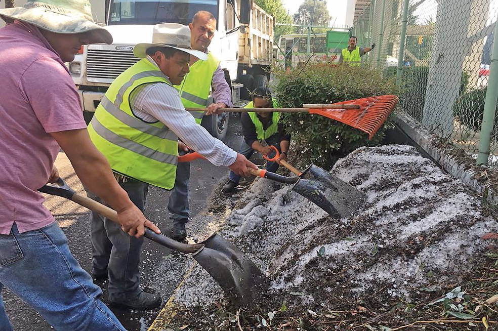 Rentarán máquinas para retirar granizo