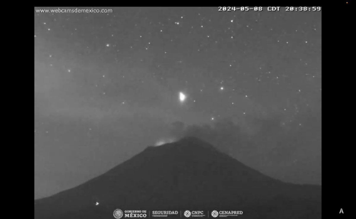 VIDEO: Cámara capta extraño y enorme objeto luminoso muy cerca del volcán Popocatépetl