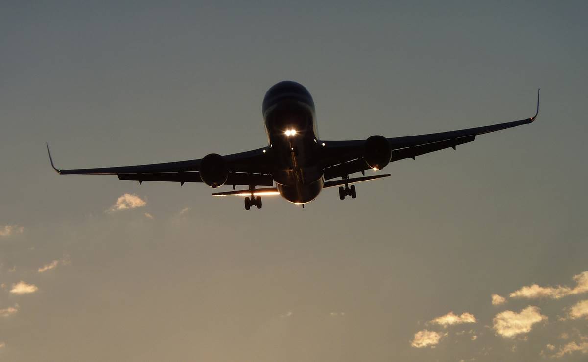 Demanda global de transporte aéreo se sitúa en 98% de los niveles prepandemia