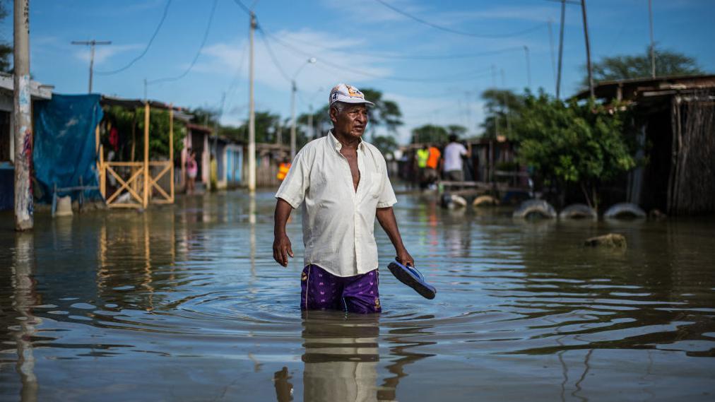 Desbordamiento de ríos deja 400 personas afectadas en Ecuador