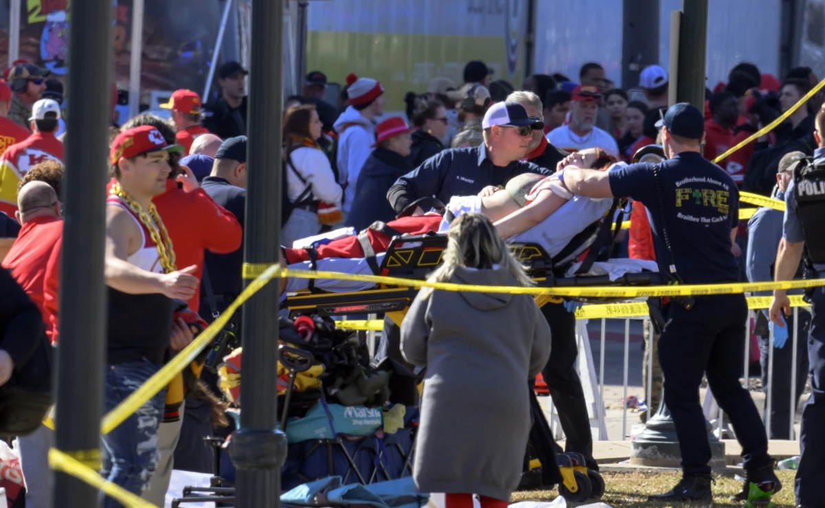 Descartan motivación terrorista en el tiroteo durante desfile de Chiefs, en Kansas, fue por disputa personal