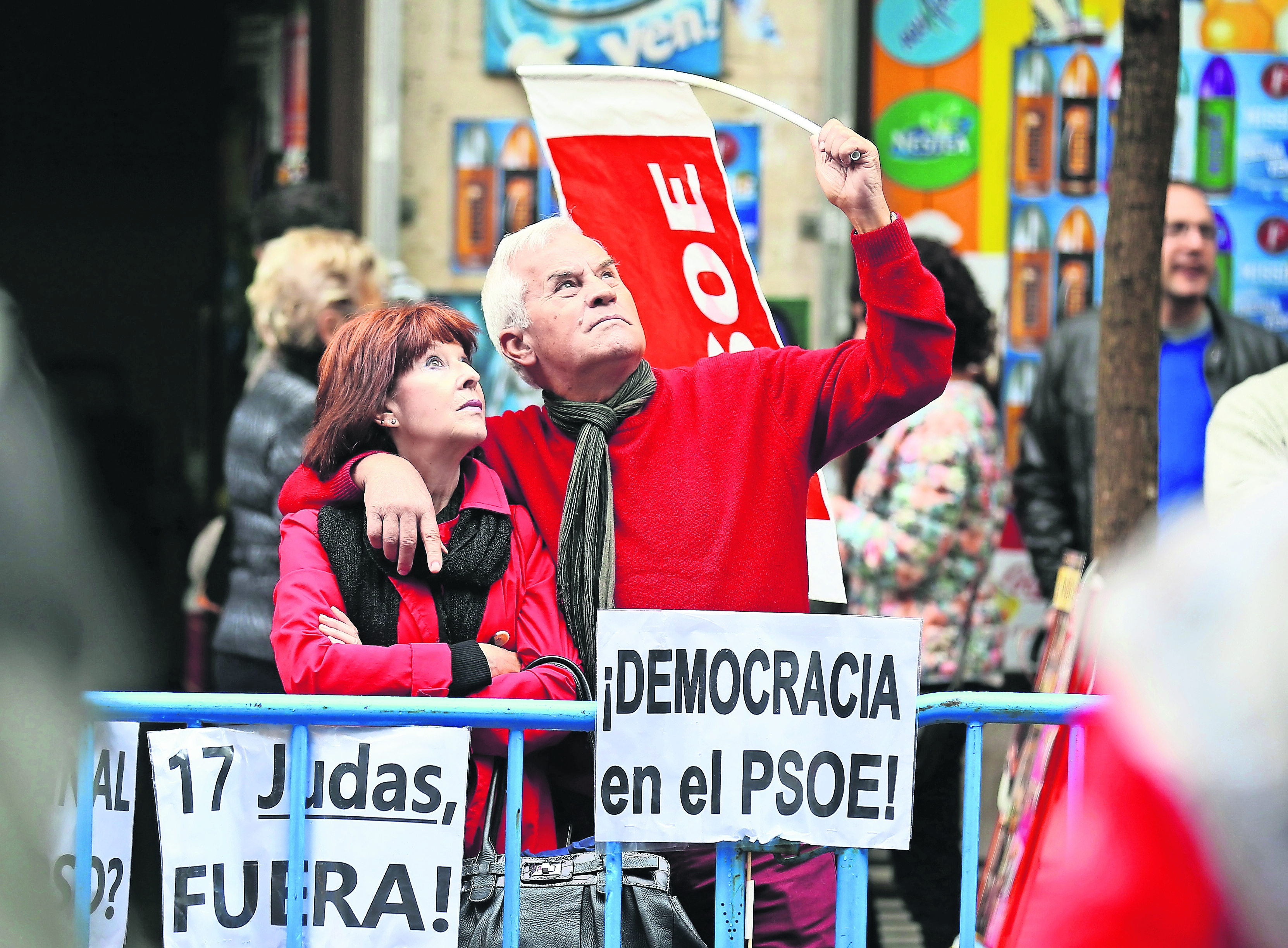 PSOE se consolida en España, pero la derecha resiste