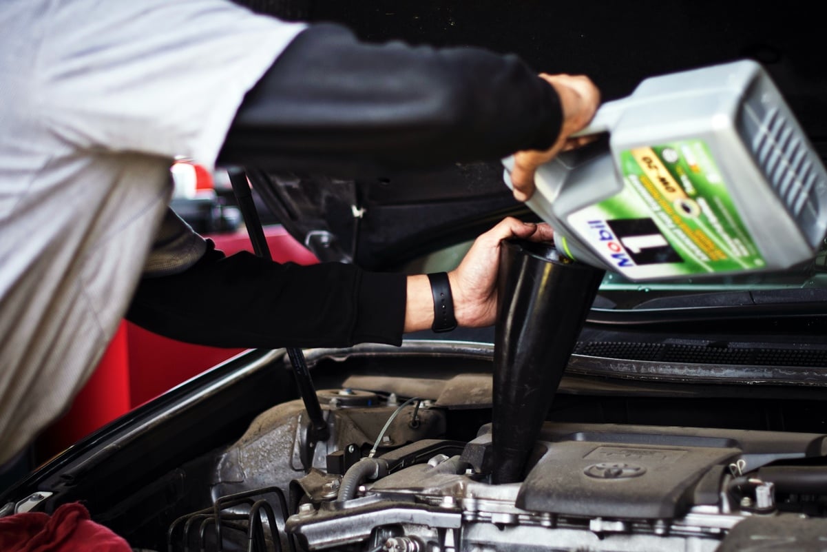 Qué necesitas saber sobre el cambio de aceite de tu auto