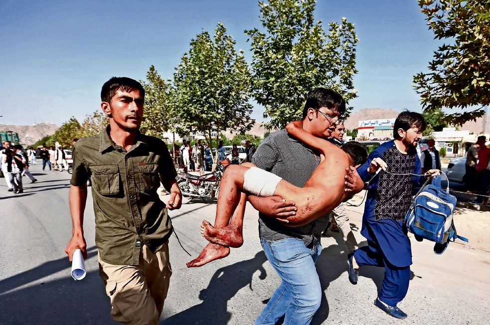 EI ataca en Afganistán; mata a 80 personas