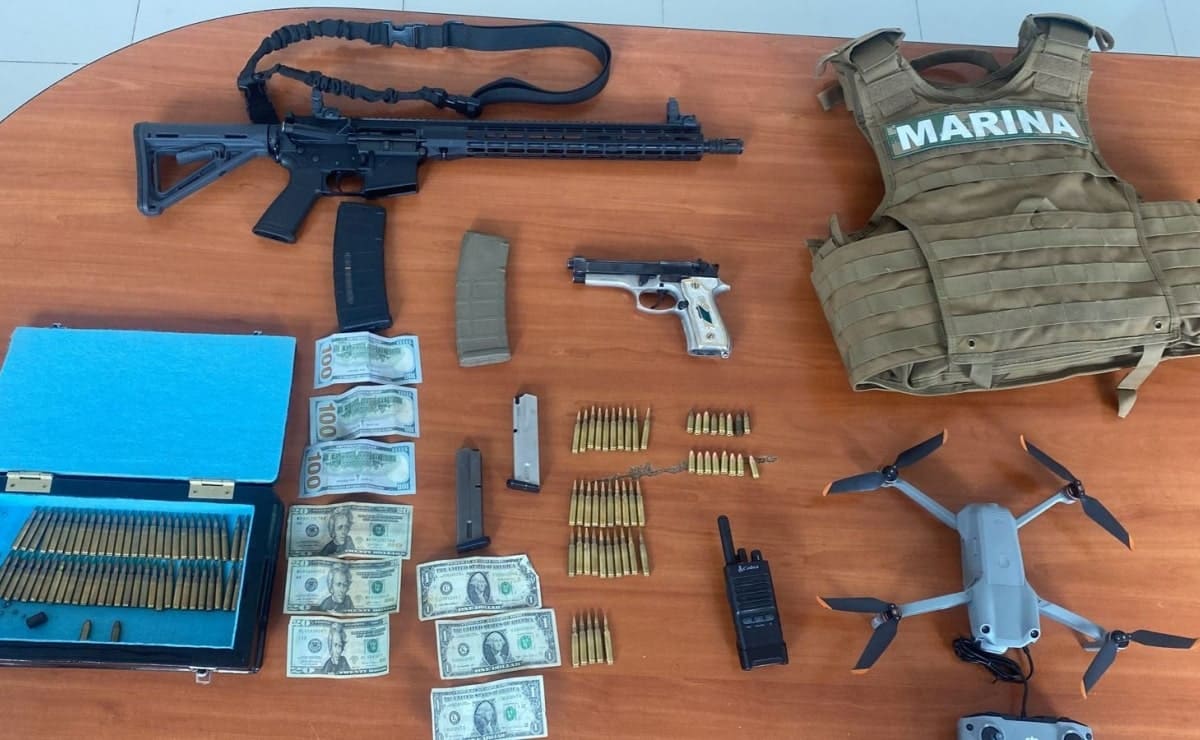 Incautan chaleco antibalas, armas, un dron y dólares, tras cateo en inmueble en Acambay, EDOMEX