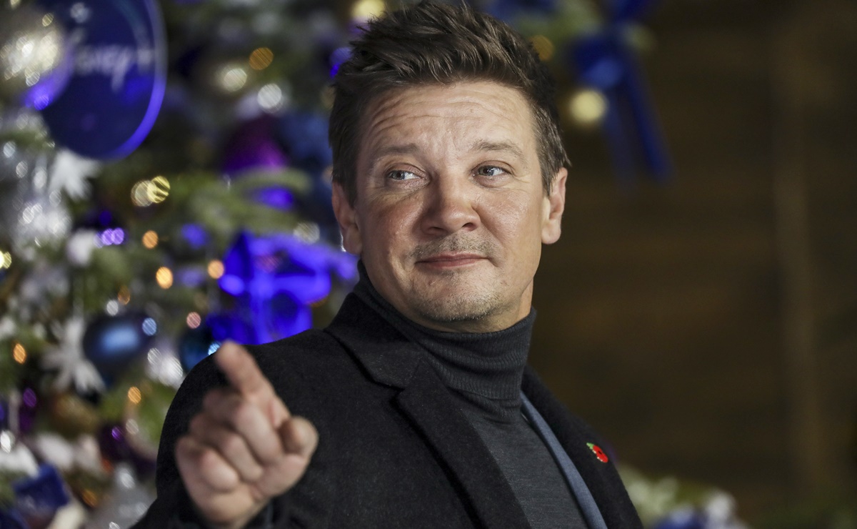 Jeremy Renner, actor de Marvel, en estado crítico tras accidente quitando nieve