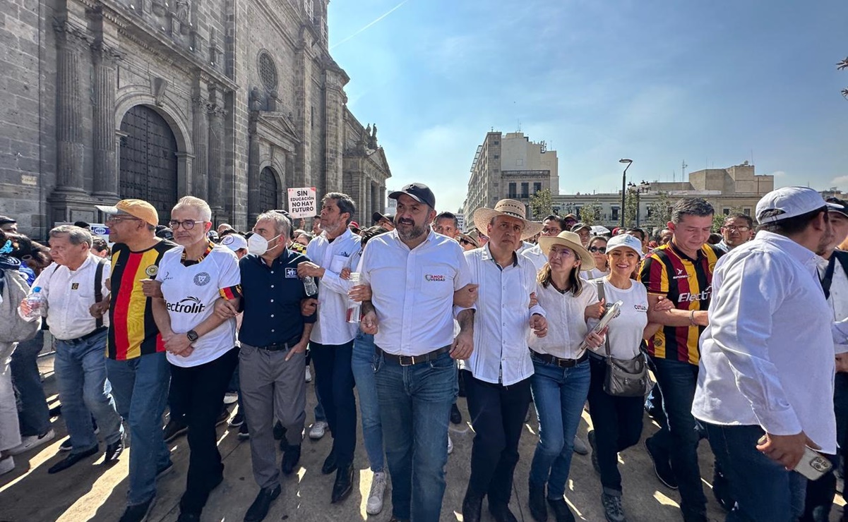 Comunidad de la Universidad de Guadalajara marcha para exigir más recursos