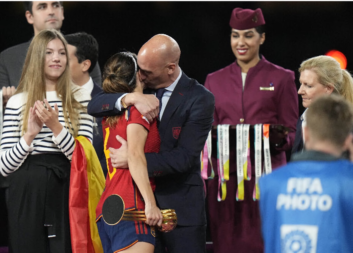 Vira. Beso de  Luis Rubiales a Jenni Hermoso desata críticas tras Copa Mundial de Futbol femenino