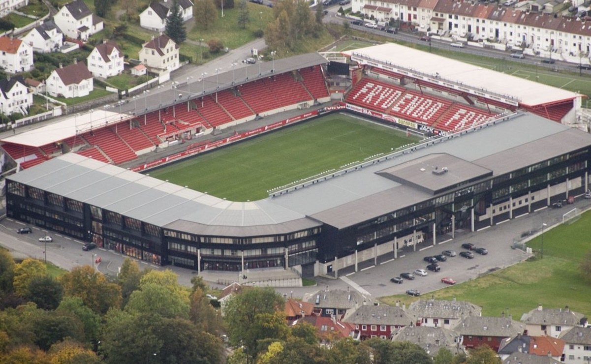 Jugadores organizan orgía en pleno estadio en Noruega