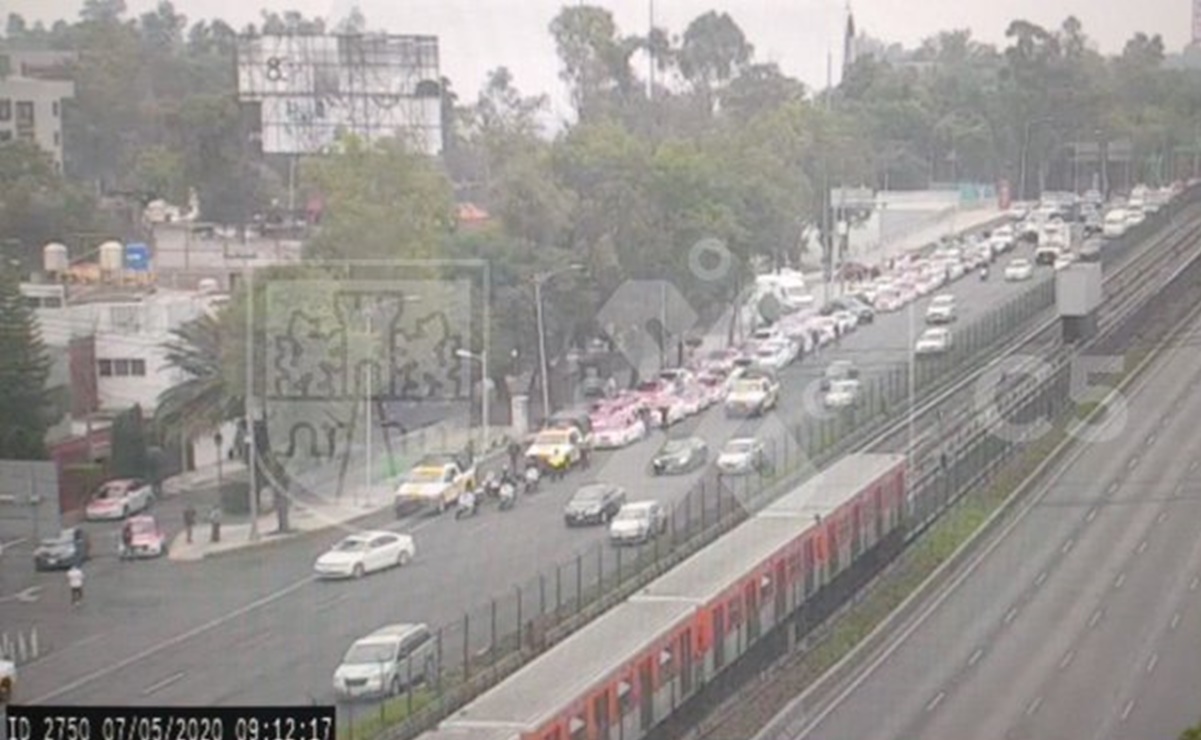 Taxistas se dirigen al Zócalo; exigen apoyo ante Covid-19