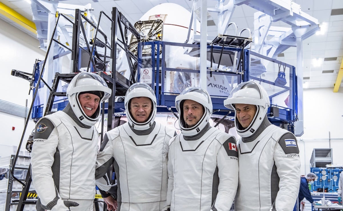 Tripulantes de la primera misión privada se instalan en la Estación Espacial Internacional