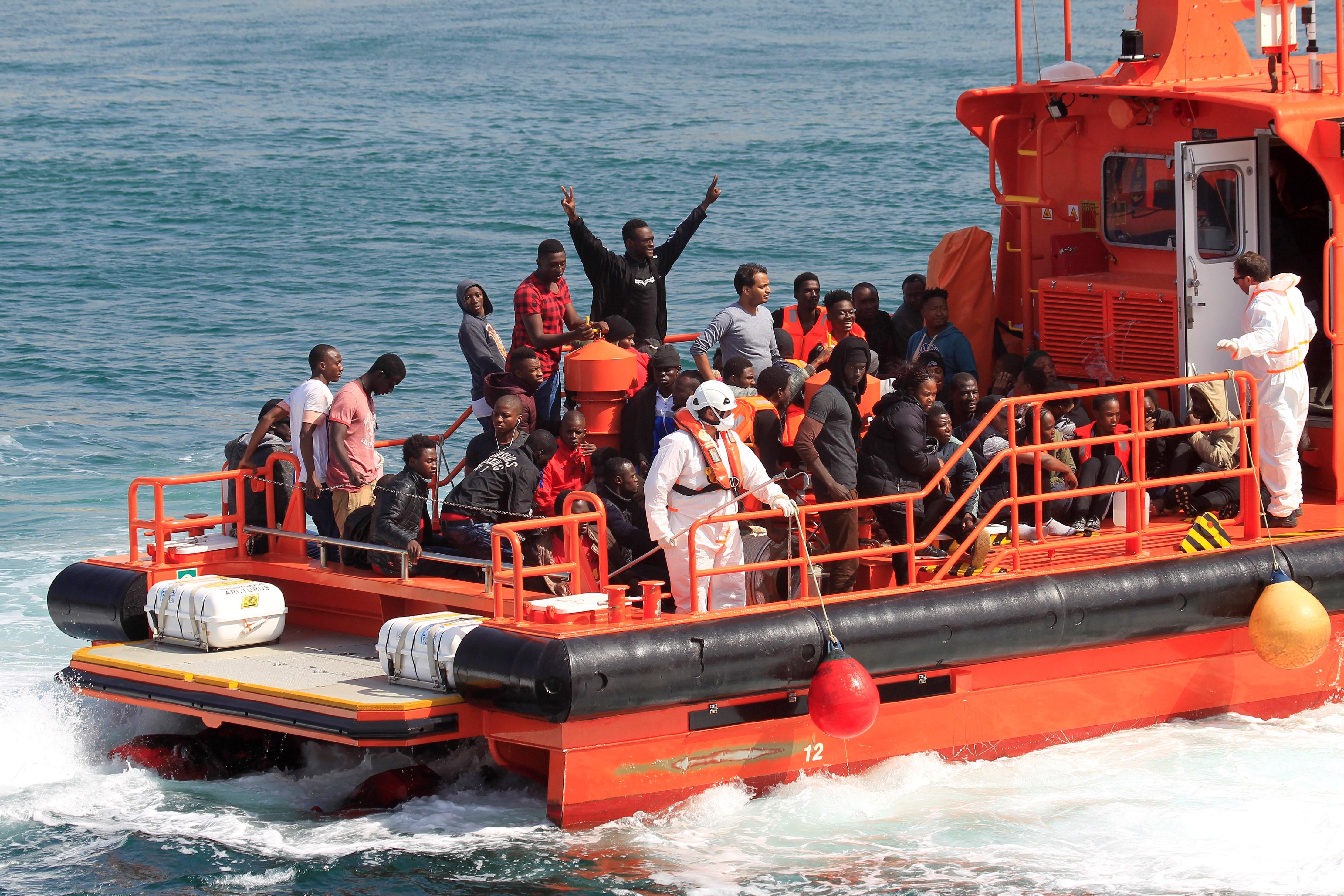 Rescatan a 569 inmigrantes en embarcaciones con dirección a España