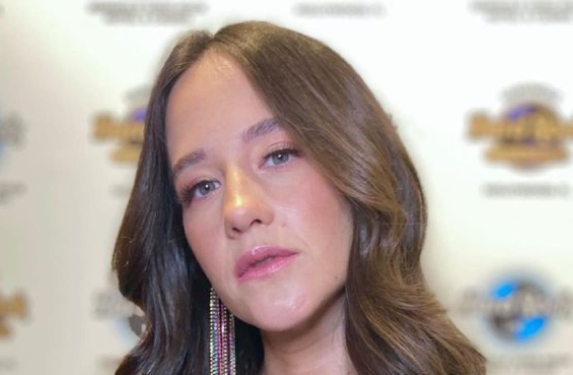 Ximena Sariñana se atreve con curioso top transparente de manos de mezclilla