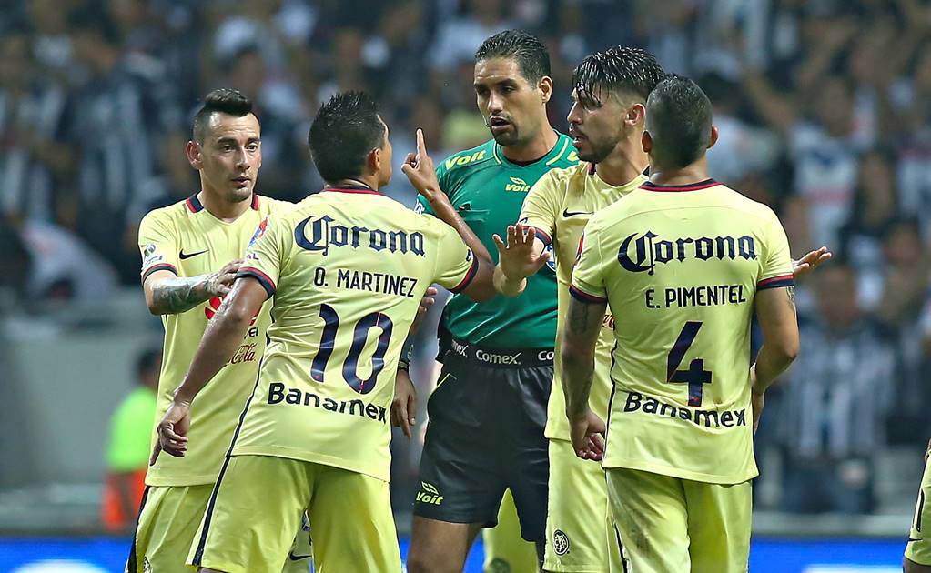 Osvaldo Martínez, suspendido dos juegos por insultos a árbitros