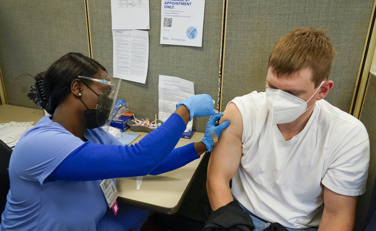Nueva York ordena vacunación antiCovid obligatoria a empleados del sector salud