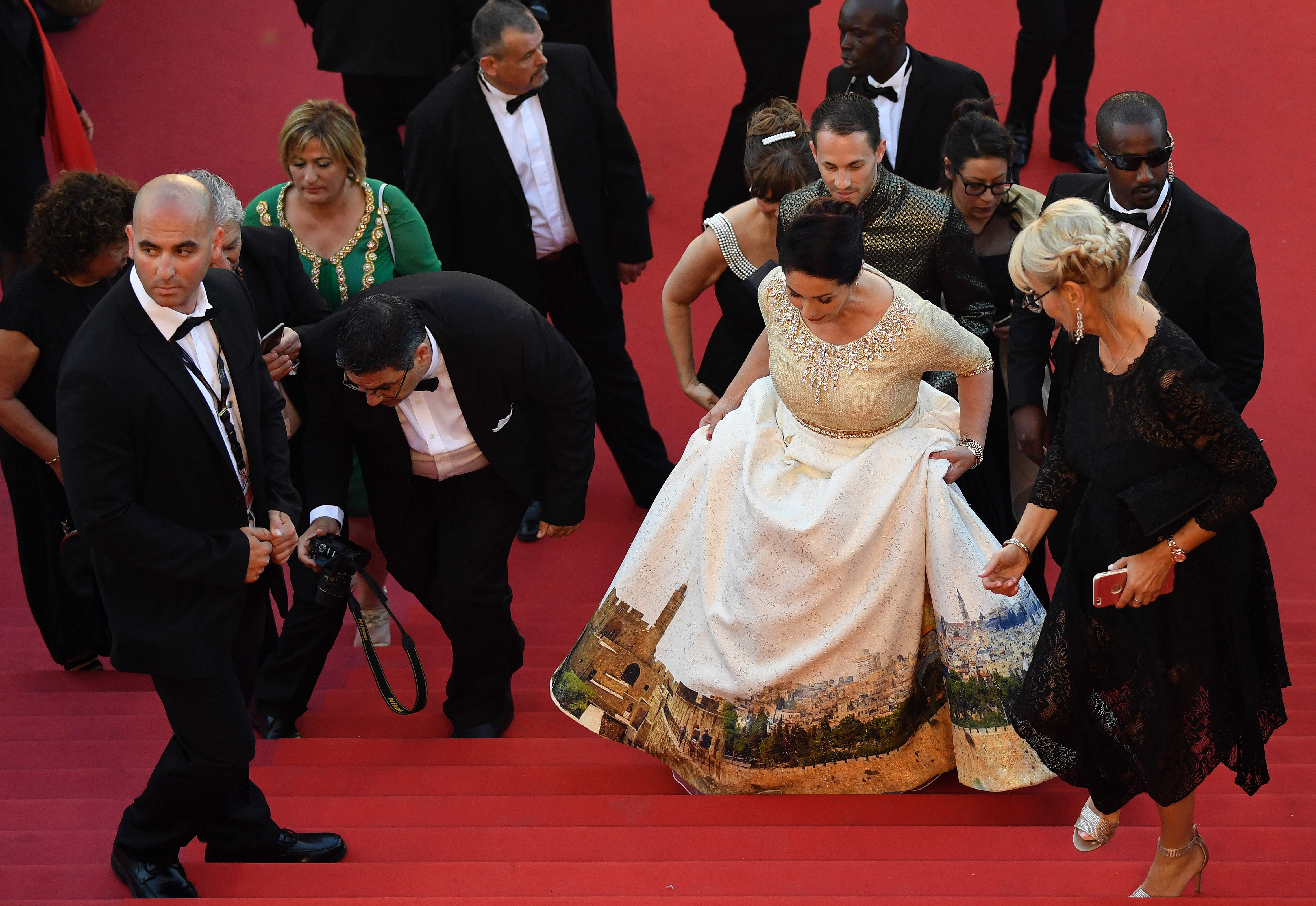 Vestido en Cannes desata polémica