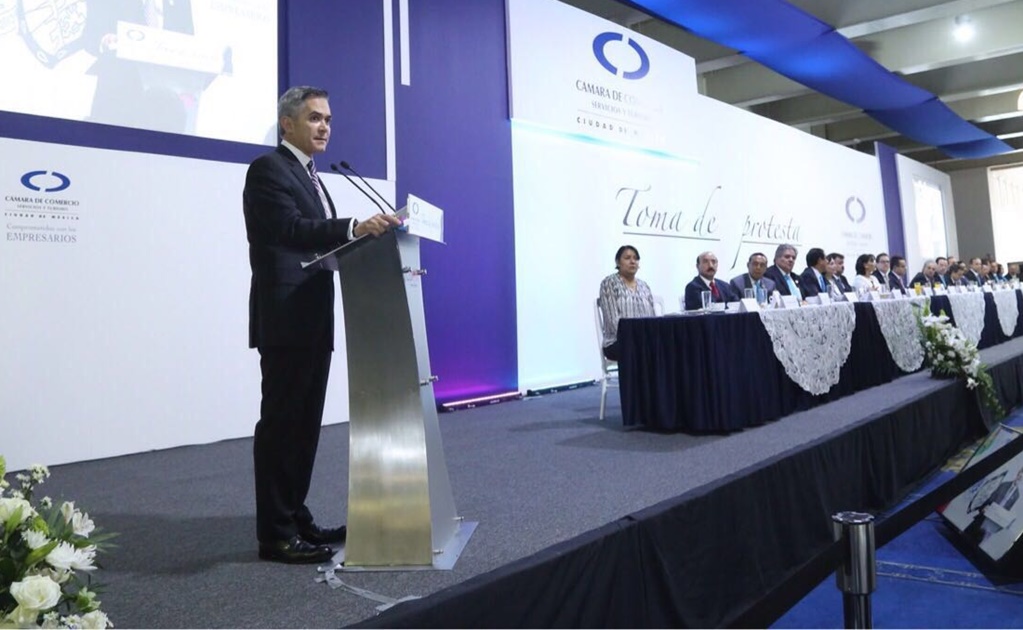 Mancera pide a Guajardo “echarle la mano" para empujar aumento salarial