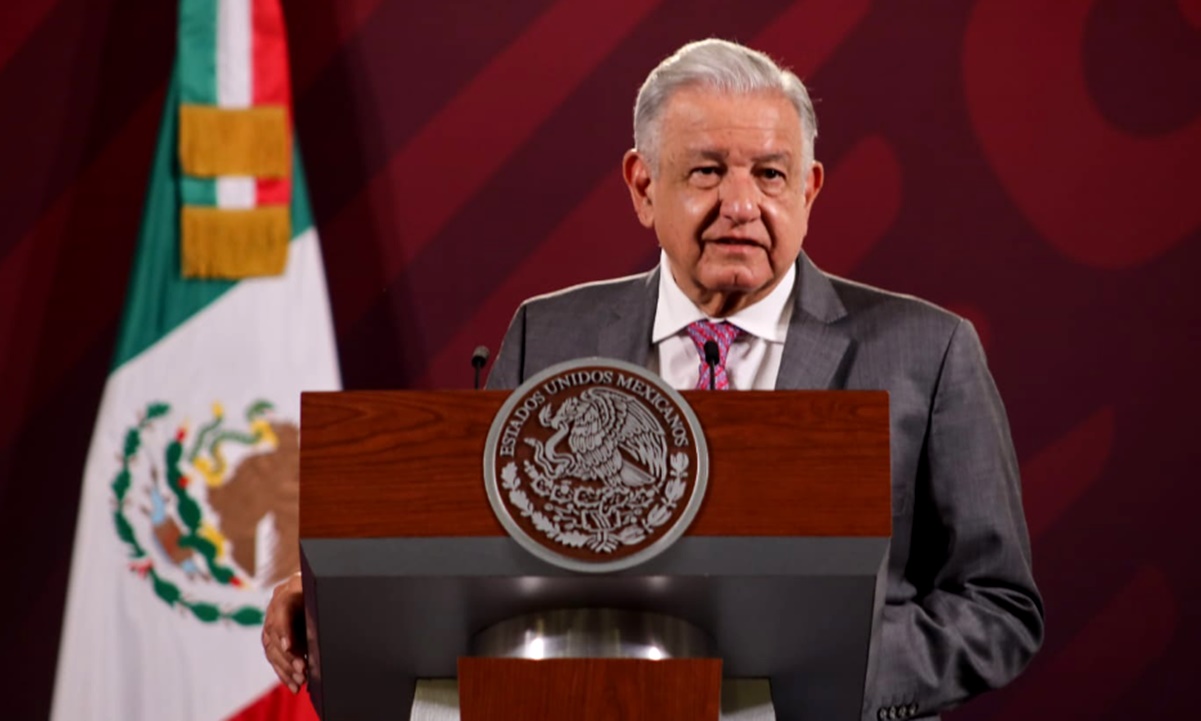 AMLO acusa que abogados de García Luna han tratado de tirar la demanda por lavado de dinero