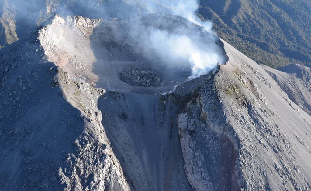 Confirman crecimiento de domo de lava en Volcán de Colima