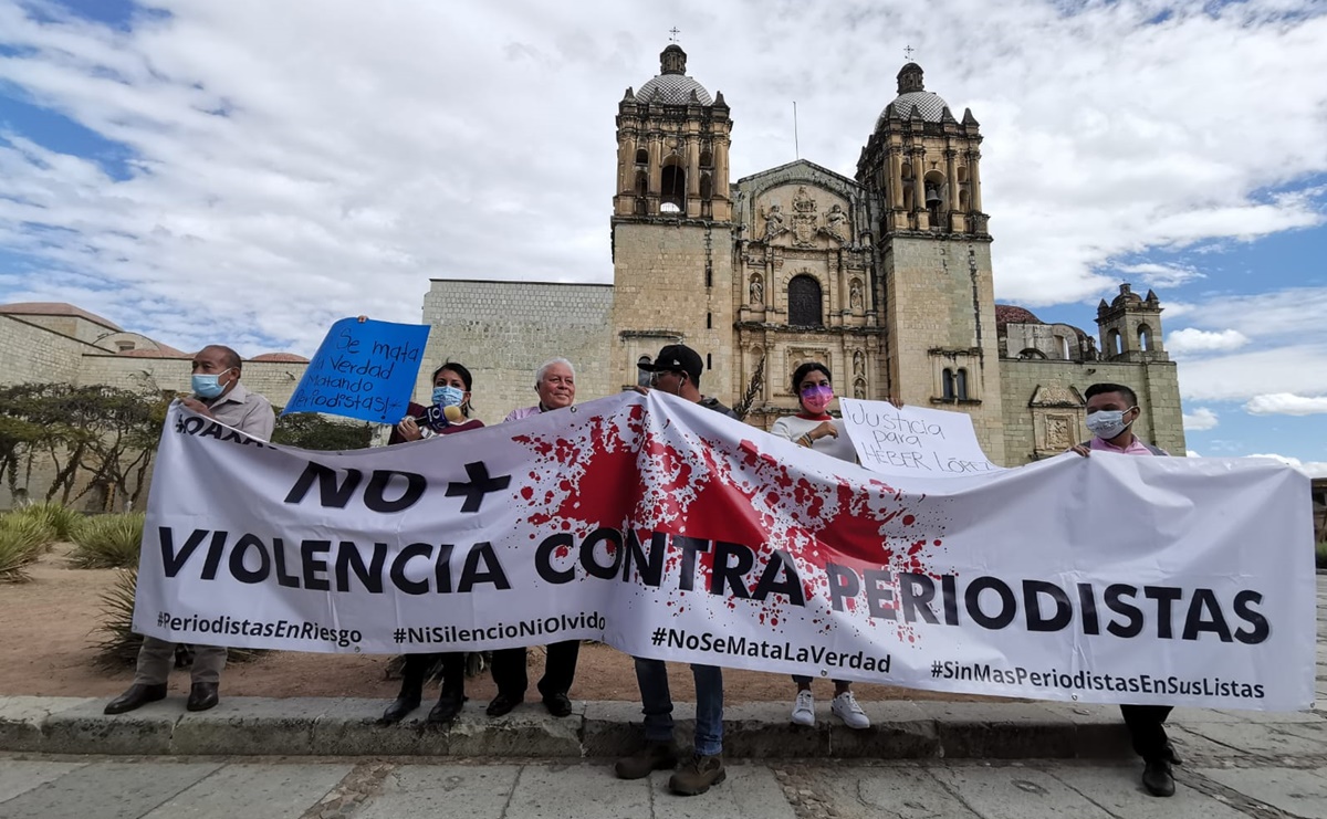"Ya basta": Reporteros protestan en Oaxaca por asesinato del periodista Heber López Vásquez  