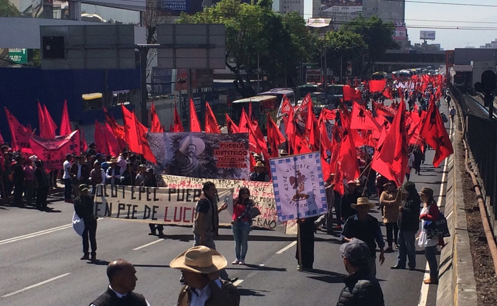Integrantes del FPFV marchan al Zócalo; bloquean Tlalpan