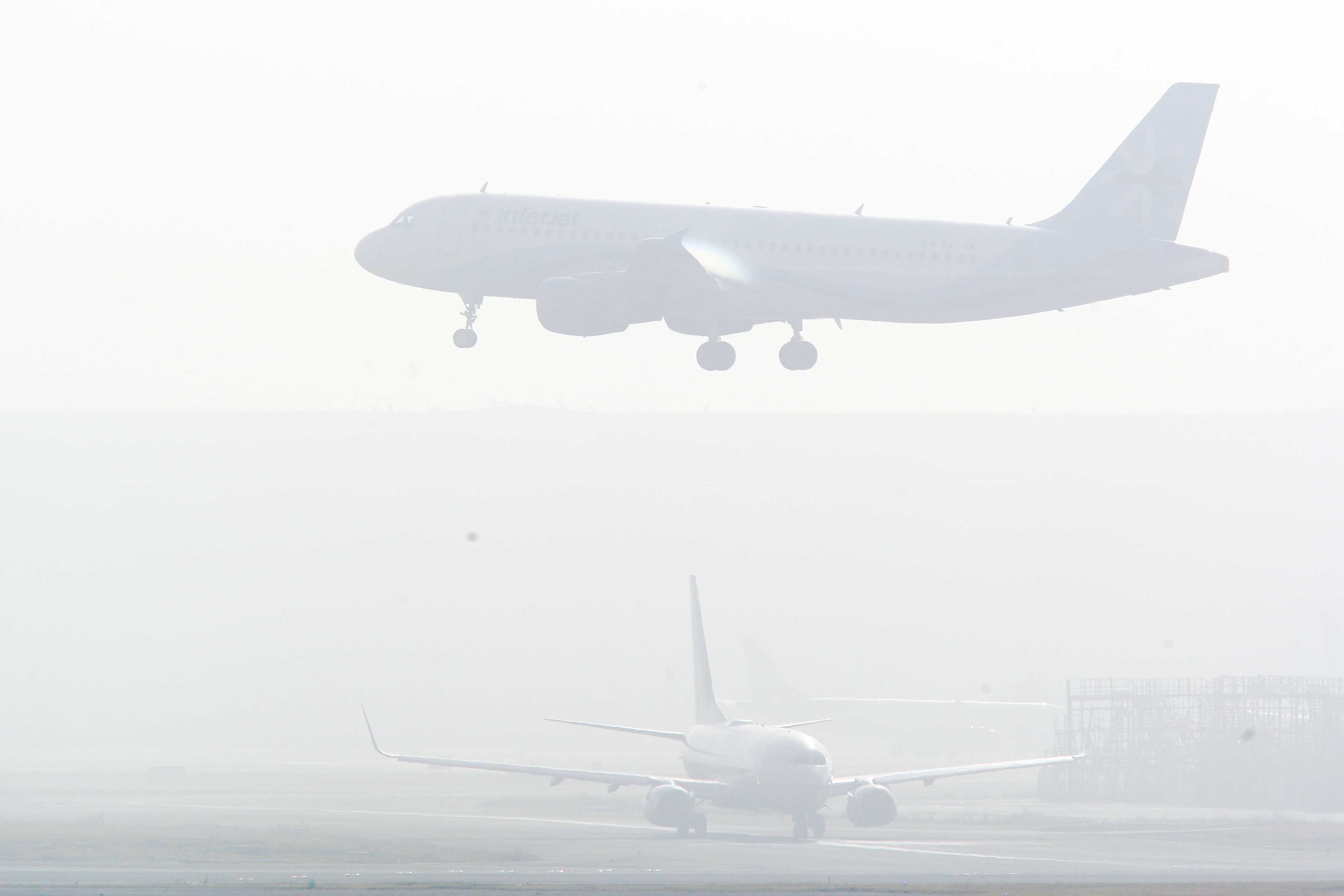 Aeropuerto de la CDMX reanuda operaciones tras dos horas de suspensión