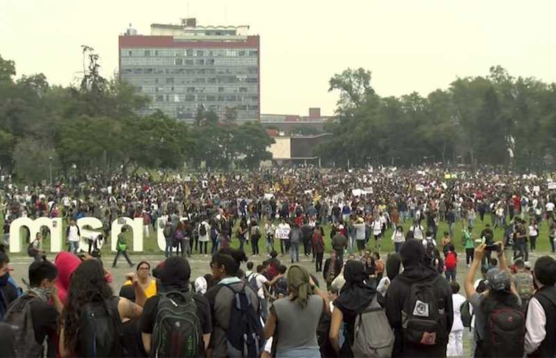 “¡Fuera porros de la UNAM!”, corean 30 mil jóvenes en CU
