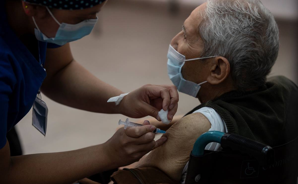 Chile reporta vacunación contra Covid-19 del 75% de adultos mayores
