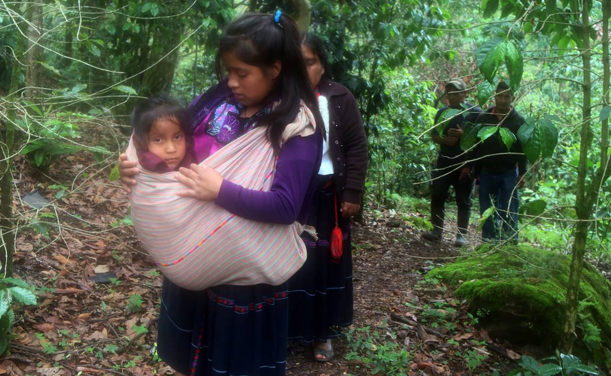 Arriesgan la vida para llevar a Teresa al doctor