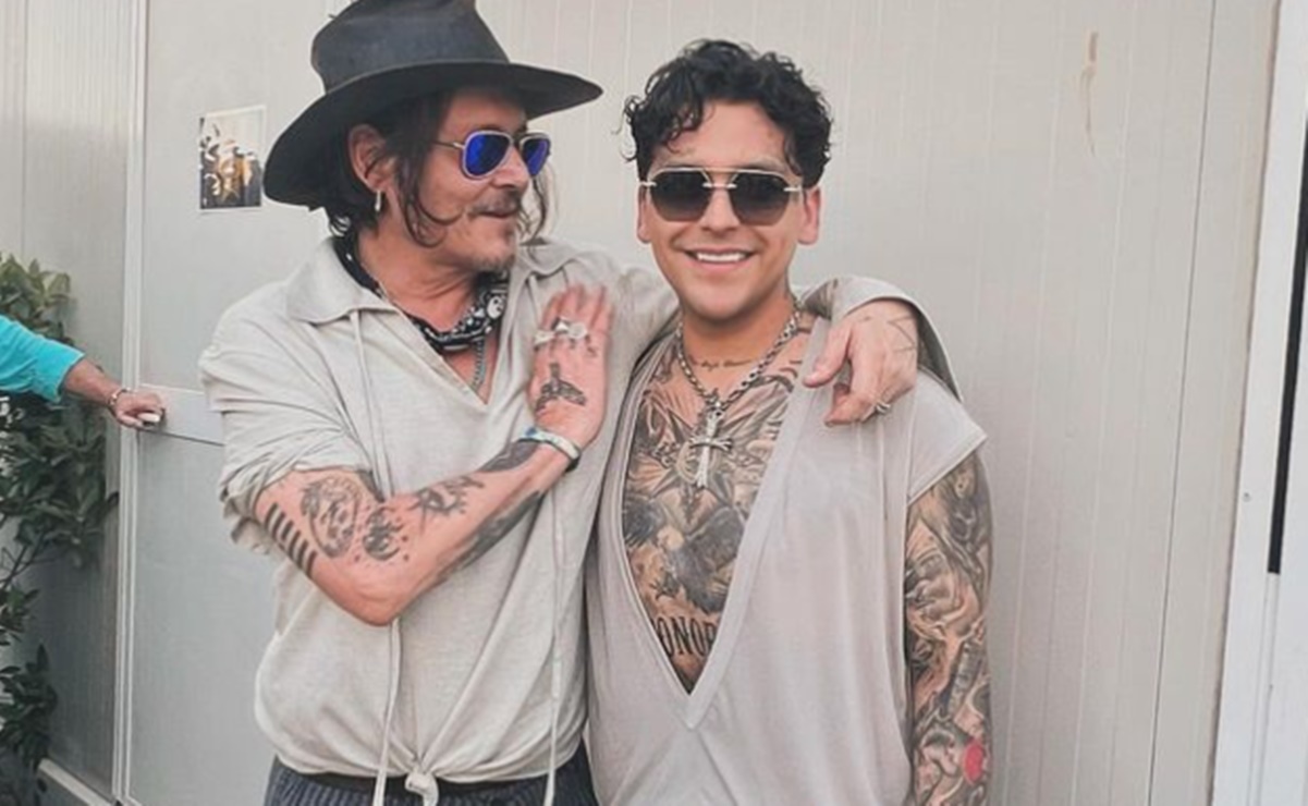 Christian Nodal presume foto con Johnny Depp y desata la locura en redes: "el 'Nodalverso' existe"