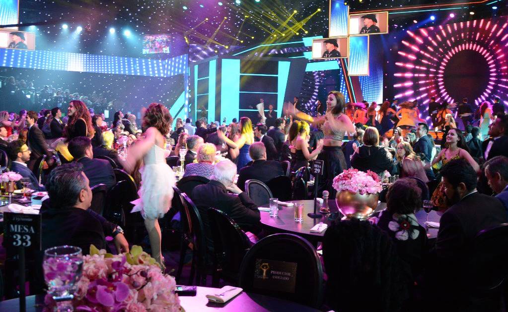 "Caer en tentación" se lleva la noche de los Premios TvyNovelas
