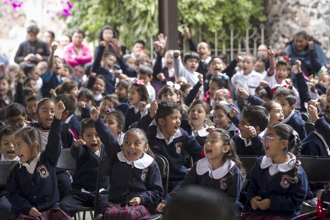 Terminan ciclo escolar 464 mil alumnos