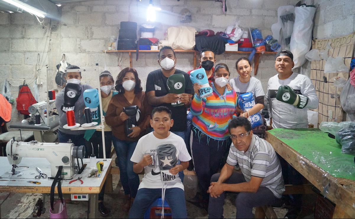 Niños en Puebla hacen guantes de boxeo y sueñan con dejar huella en el deporte