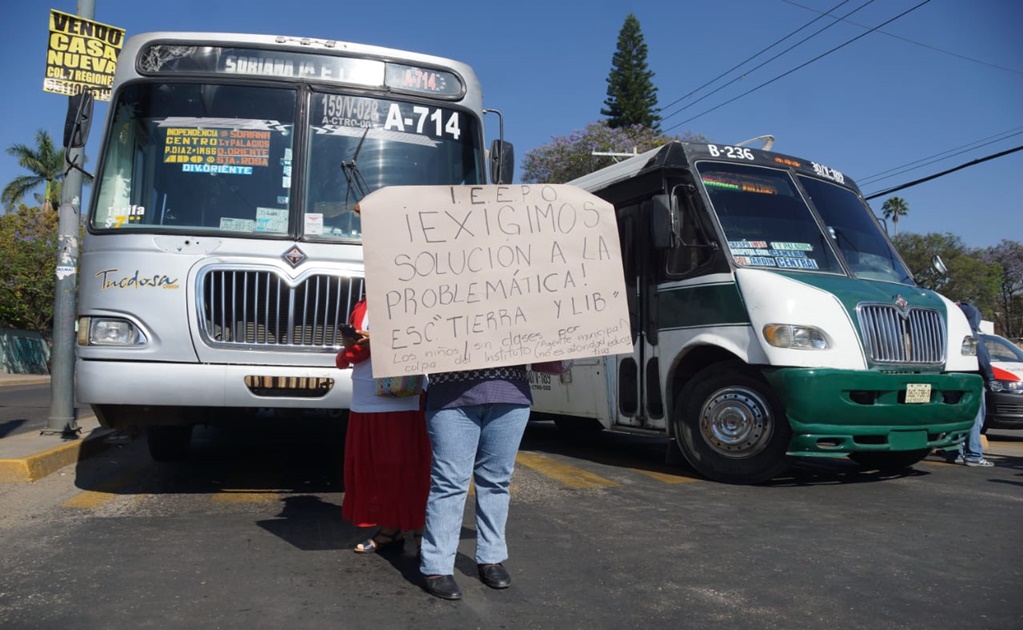 CNDH recibe queja por retención de funcionarios durante bloqueo en Oaxaca