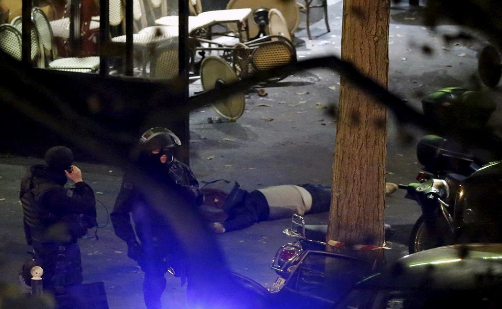 France vows to punish the Islamic State for Paris attacks that killed 127
