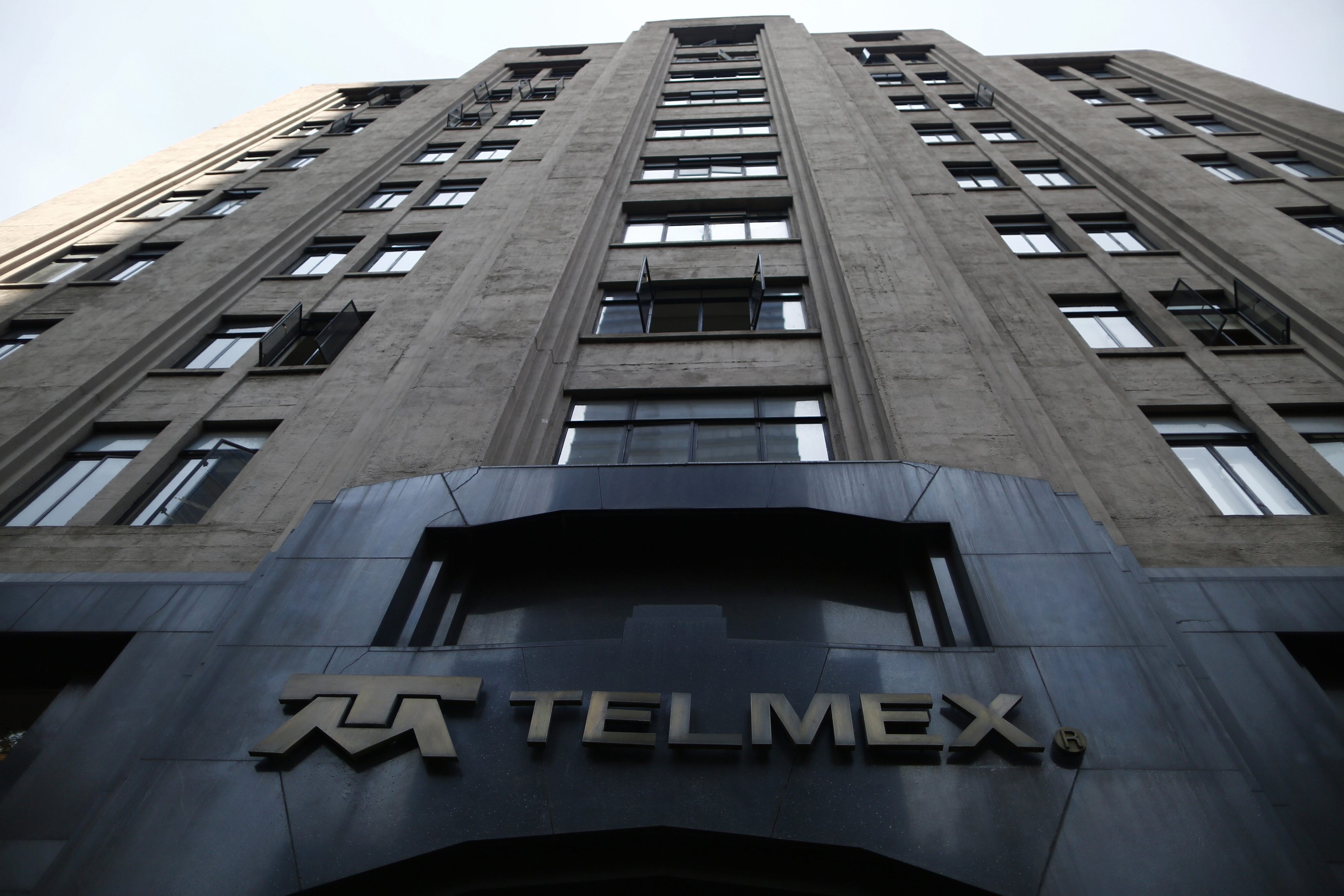 Telmex baja 50% precio por minuto de fijos a móviles