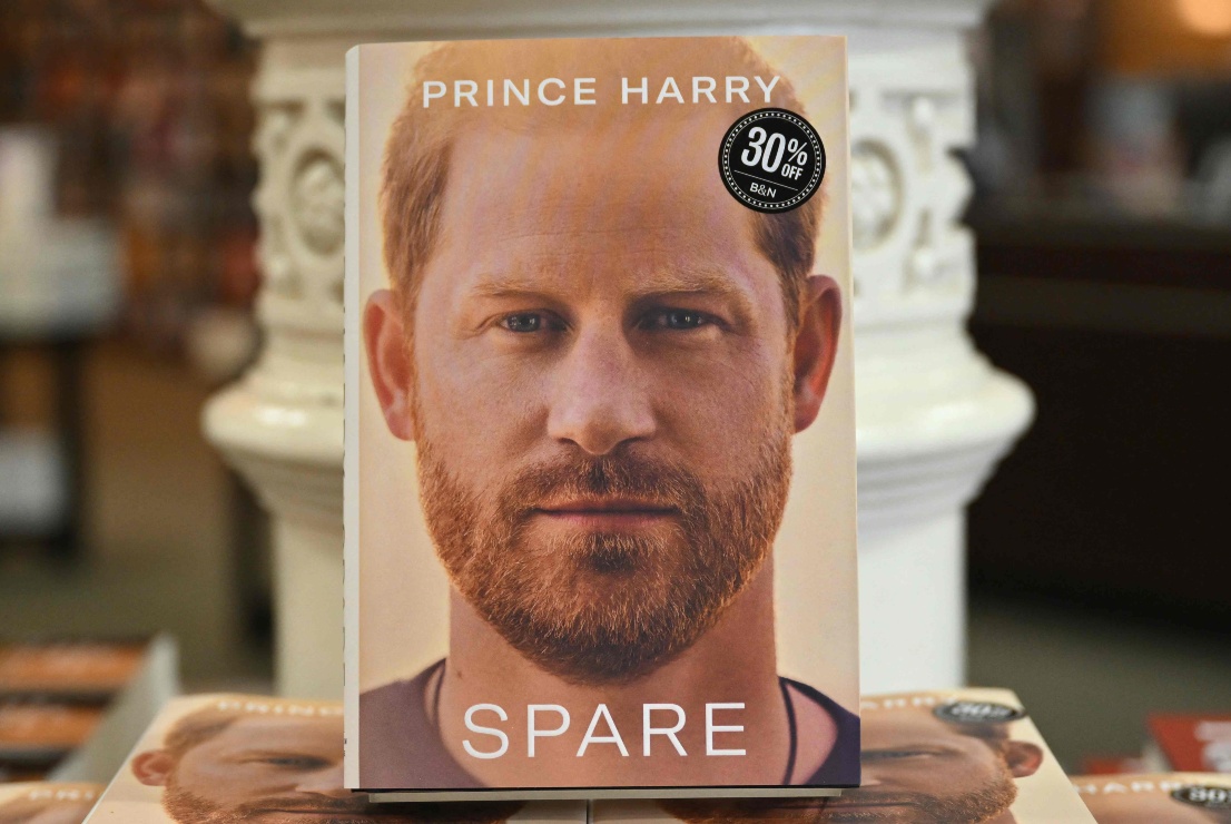 "Spare", el libro de memorias del príncipe Harry rompe récord de ventas pero con copias a mitad de precio