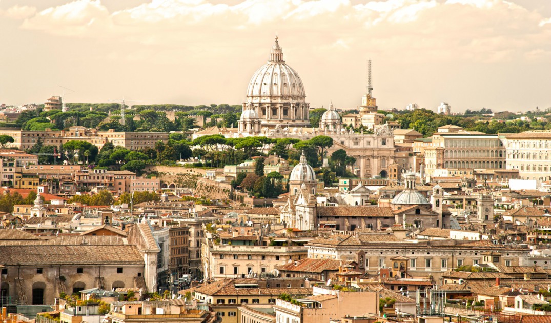 Ya puedes explorar los Museos Vaticanos al amanecer