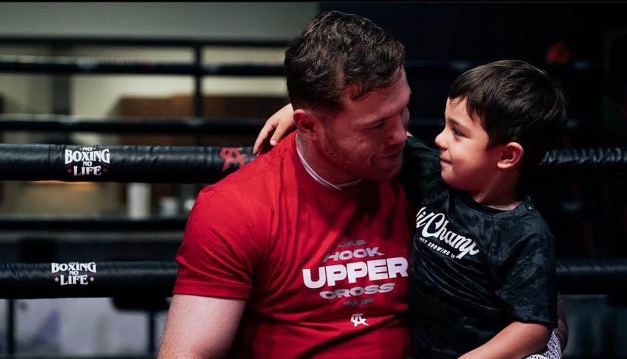 Canelo Álvarez entrena con su hijo de cara a la pelea con John Ryder